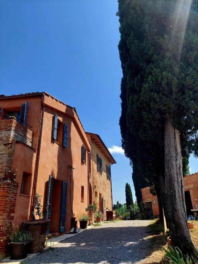 Casa Ezio Marchi - Due Appartamenti E Una Family Suite Bettolle Exterior foto