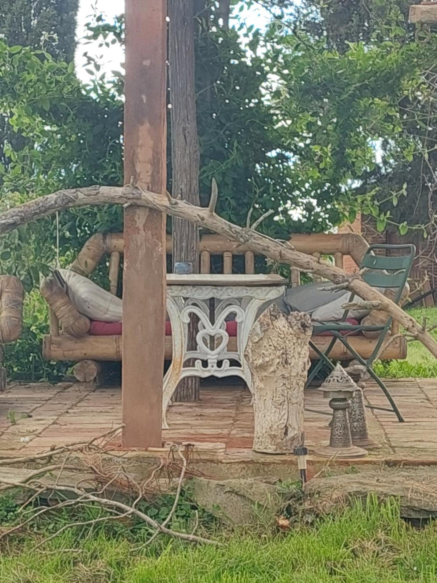 Casa Ezio Marchi - Due Appartamenti E Una Family Suite Bettolle Exterior foto